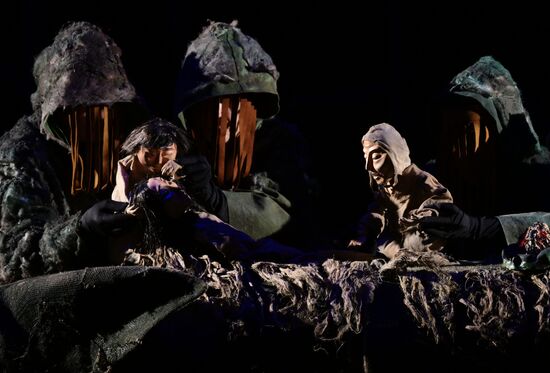 Выставка "Россия". Спектакль "Миргачан или тайна Тунгусского метеорита"