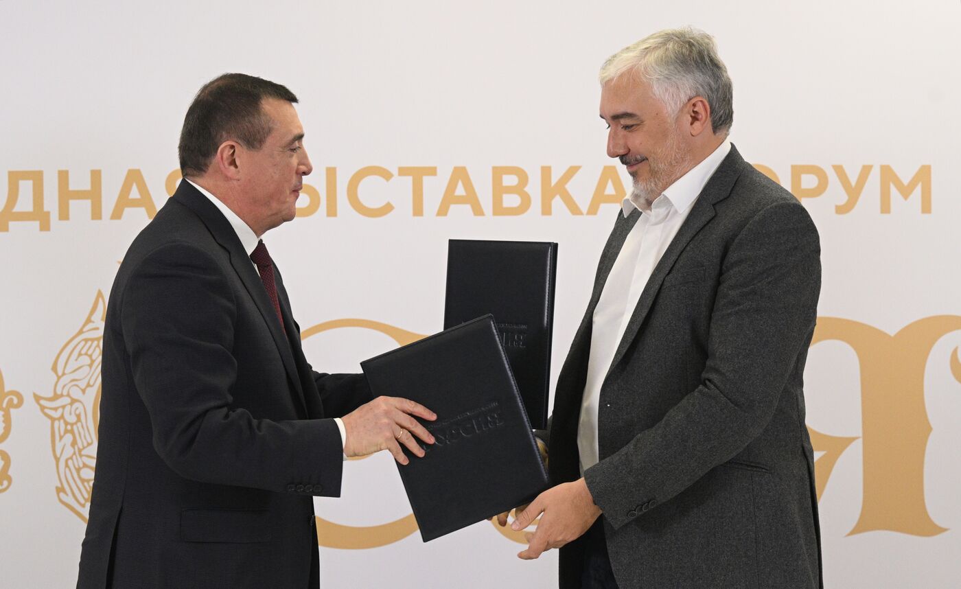 Выставка "Россия". Подписания