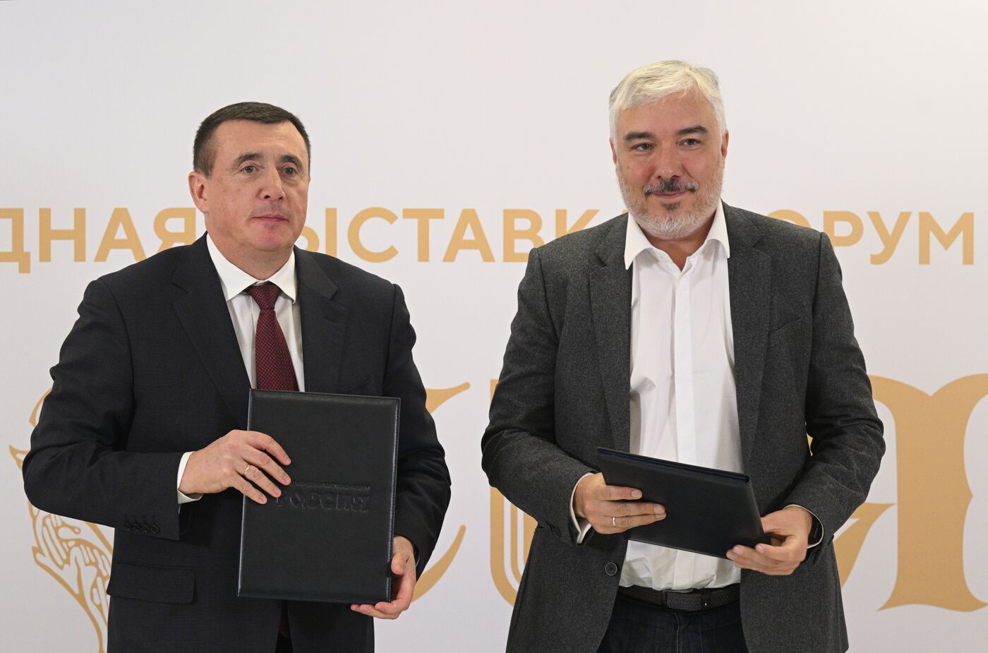 Выставка "Россия". Подписания