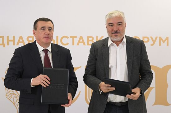 Выставка "Россия". Подписания