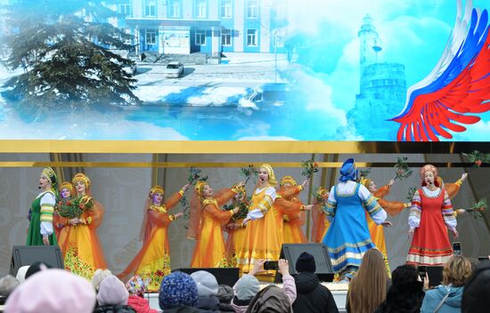 Международная выставка-форум "Россия"
Концерт "Сахалин - маяк России на Тихом океане"
Главная уличная сцена Место: Россия, Москва. Автор: Евгений Биятов/РИА Новости. Выставка "Россия". Концерт "Сахалин - маяк России на Тихом океане"