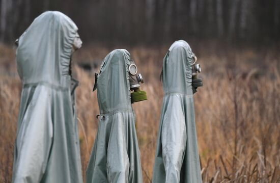 Демонстрация навыков боевой и специальной подготовки войсками РХБЗ