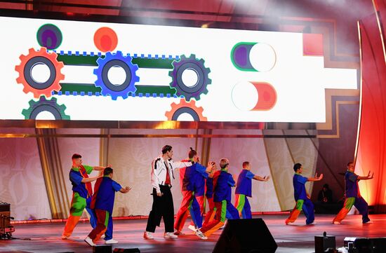 Выставка "Россия". Шоу-посвящение творчеству Олега Газманова