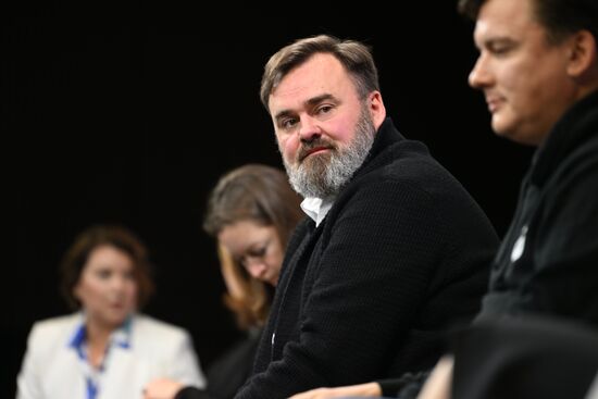 Выставка "Россия". Панельная дискуссия "Позитивный вклад в развитие окружения, страны и мира"