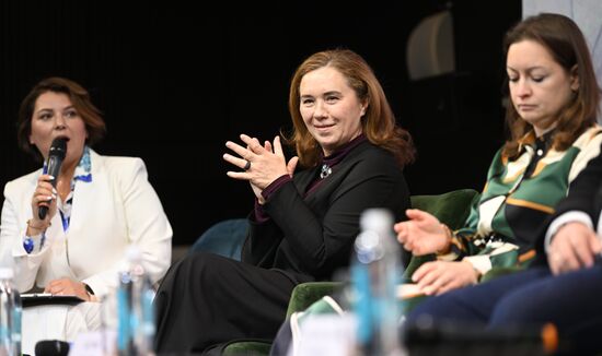 Выставка "Россия". Панельная дискуссия "Позитивный вклад в развитие окружения, страны и мира"