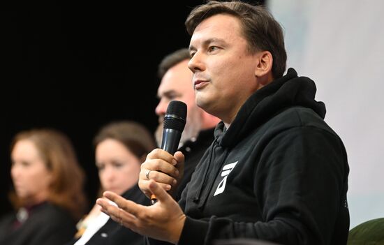 Выставка "Россия". Панельная дискуссия "Позитивный вклад в развитие окружения, страны и мира"