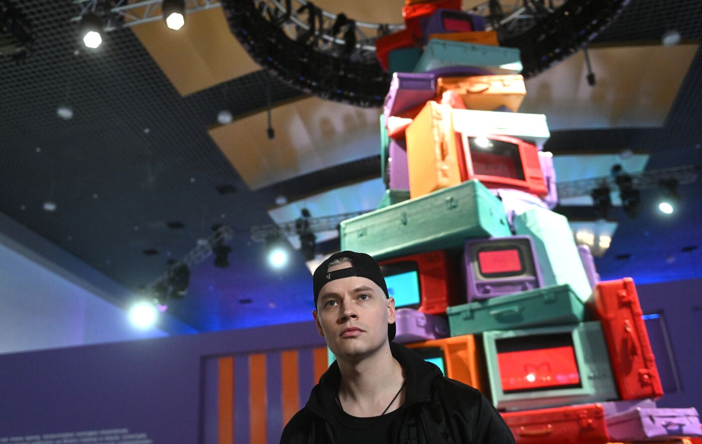 Выставка "Россия". Встреча певца SHAMAN с поклонниками