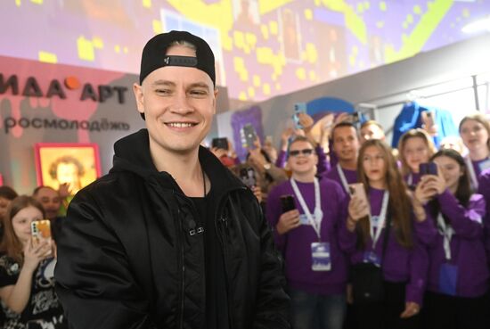 Выставка "Россия". Встреча певца SHAMAN с поклонниками