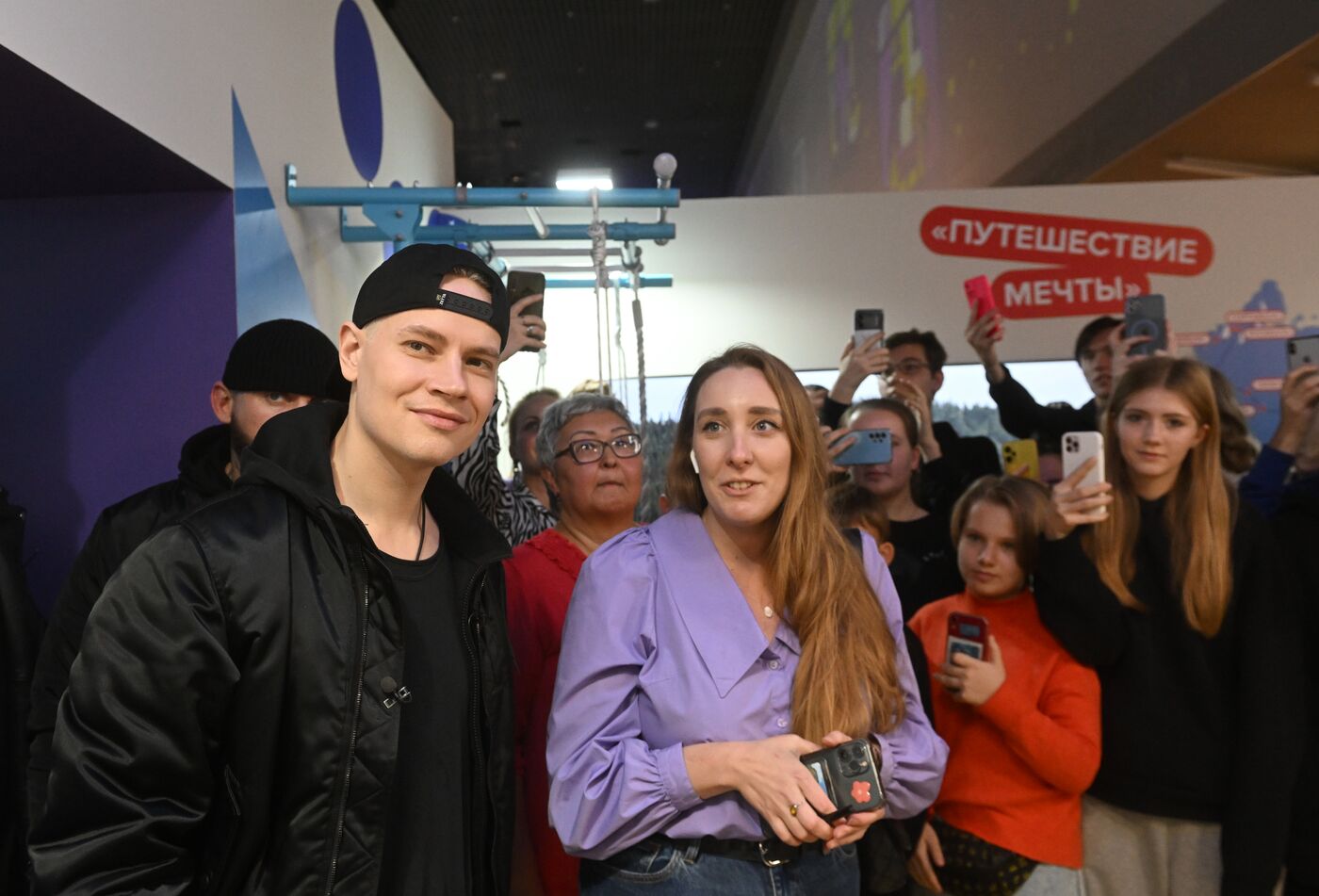 Выставка "Россия". Встреча певца SHAMAN с поклонниками