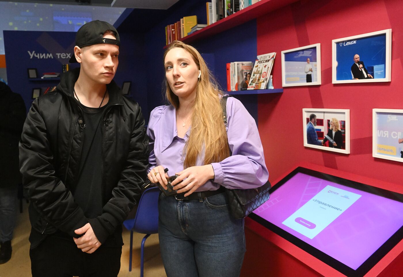 Выставка "Россия". Встреча певца SHAMAN с поклонниками