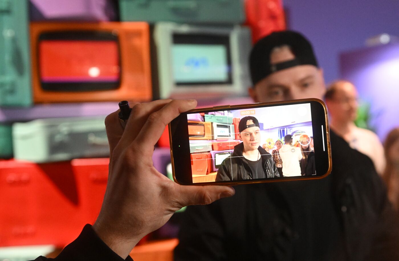 Выставка "Россия". Встреча певца SHAMAN с поклонниками