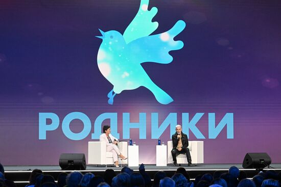  Выставка "Россия". Творческая встреча с Олегом Газмановым. Концерт "Родники"