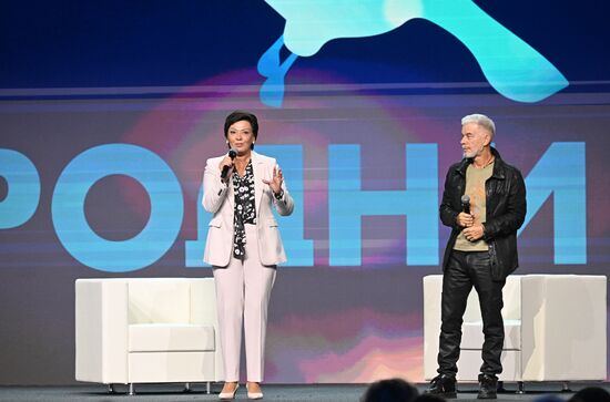  Выставка "Россия". Творческая встреча с Олегом Газмановым. Концерт "Родники"