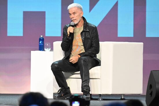  Выставка "Россия". Творческая встреча с Олегом Газмановым. Концерт "Родники"