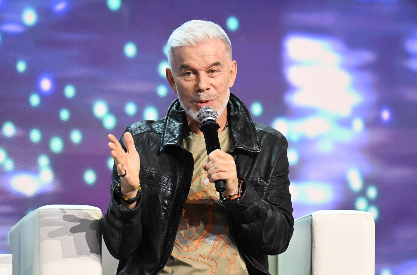  Выставка "Россия". Творческая встреча с Олегом Газмановым. Концерт "Родники"