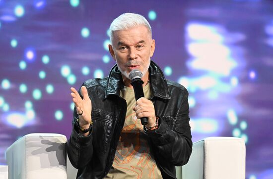  Выставка "Россия". Творческая встреча с Олегом Газмановым. Концерт "Родники"