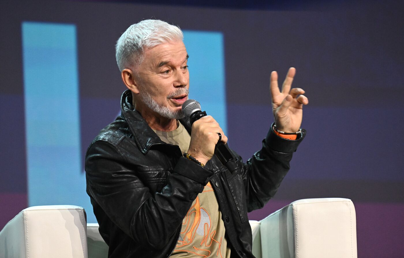  Выставка "Россия". Творческая встреча с Олегом Газмановым. Концерт "Родники"