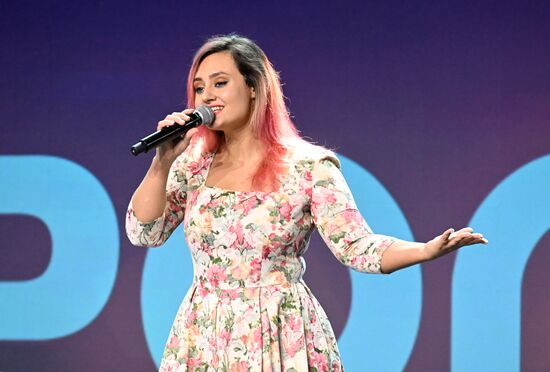  Выставка "Россия". Творческая встреча с Олегом Газмановым. Концерт "Родники"