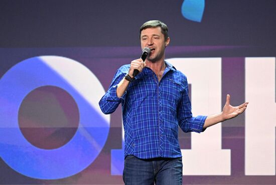  Выставка "Россия". Творческая встреча с Олегом Газмановым. Концерт "Родники"