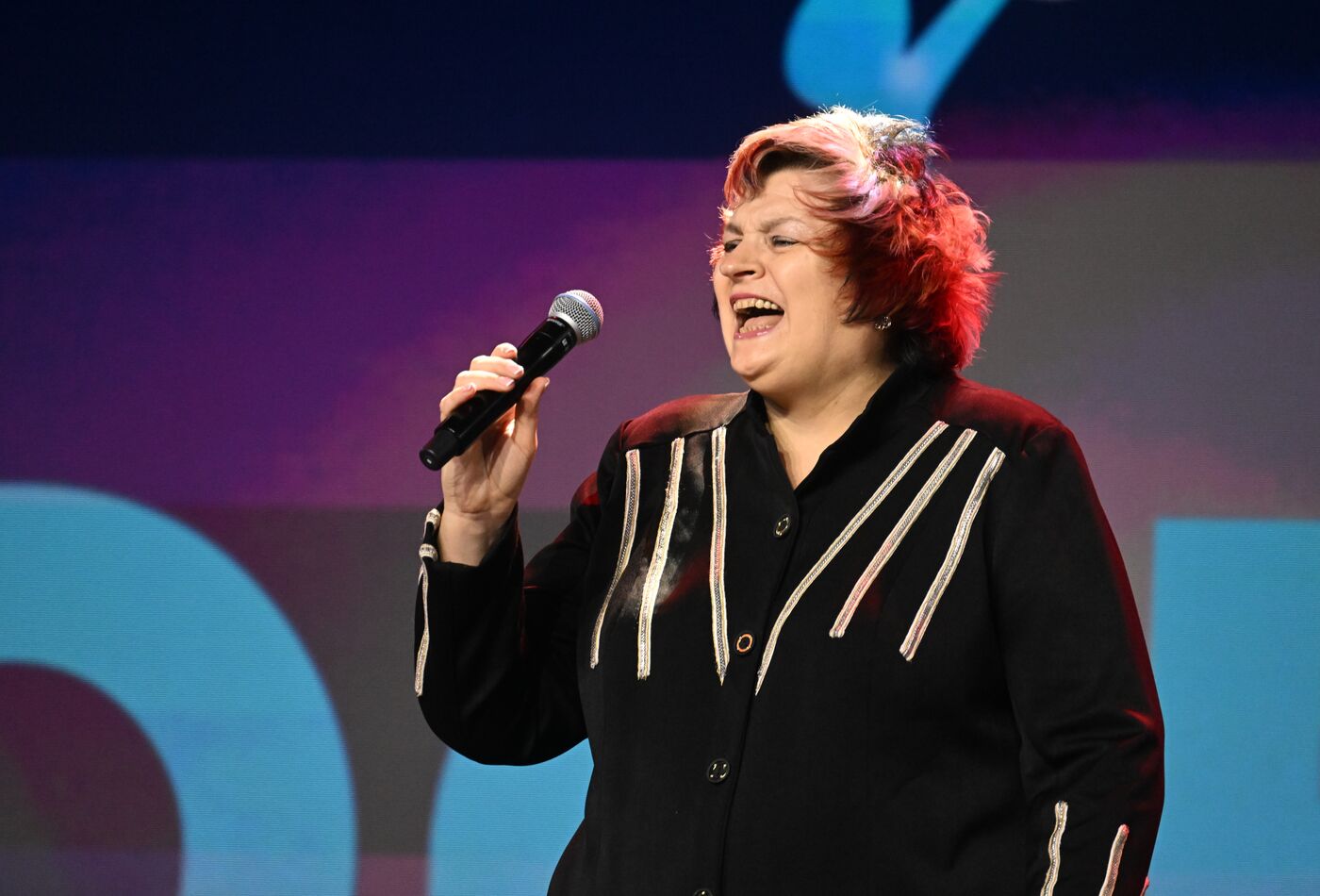  Выставка "Россия". Творческая встреча с Олегом Газмановым. Концерт "Родники"