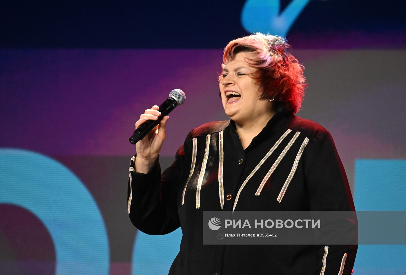  Выставка "Россия". Творческая встреча с Олегом Газмановым. Концерт "Родники"