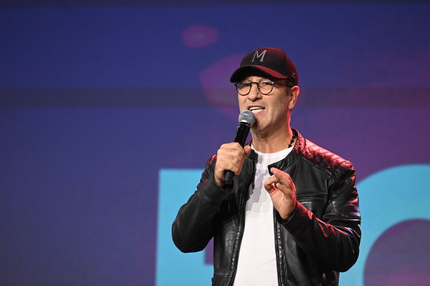  Выставка "Россия". Творческая встреча с Олегом Газмановым. Концерт "Родники"