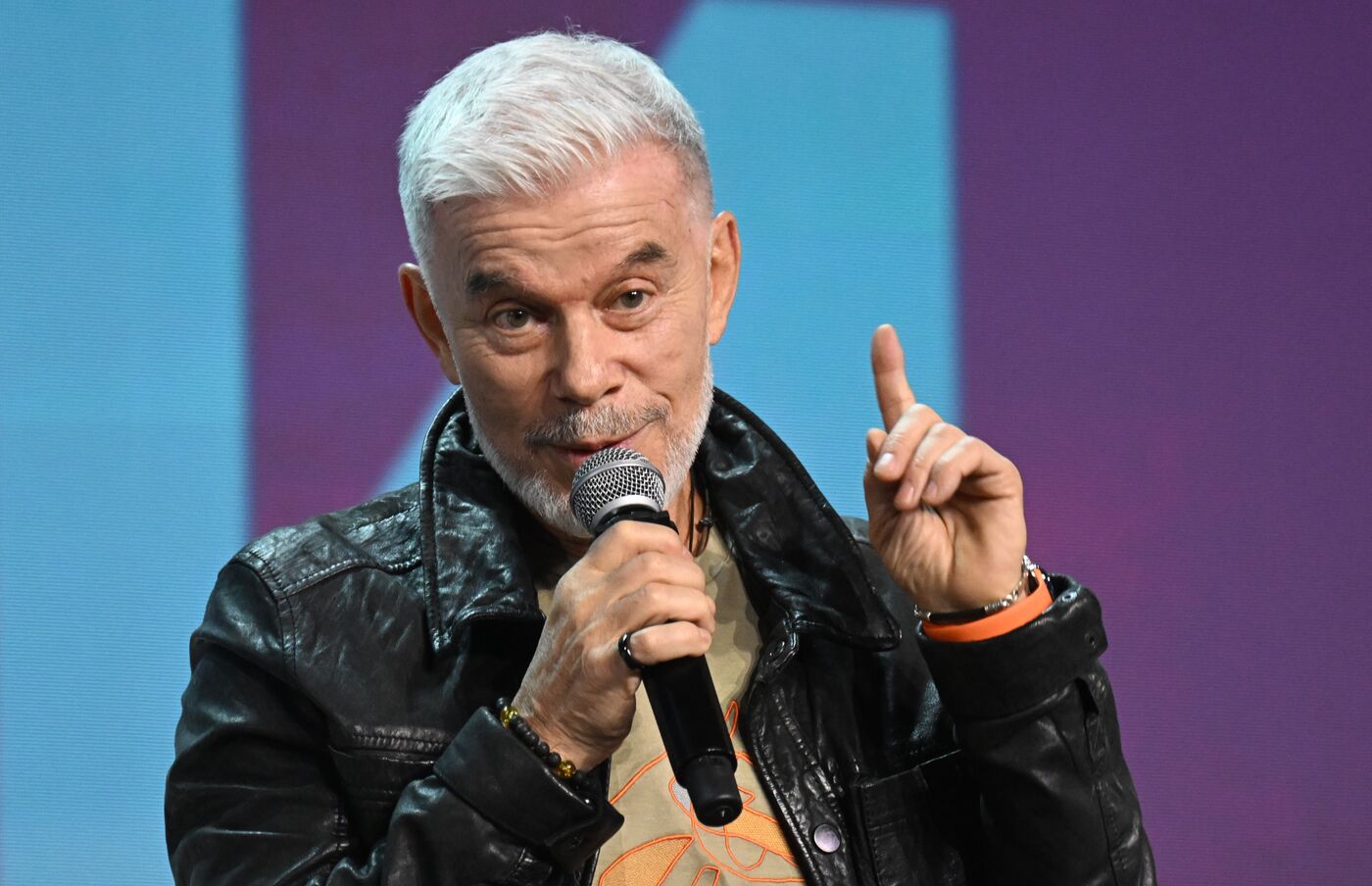  Выставка "Россия". Творческая встреча с Олегом Газмановым. Концерт "Родники"