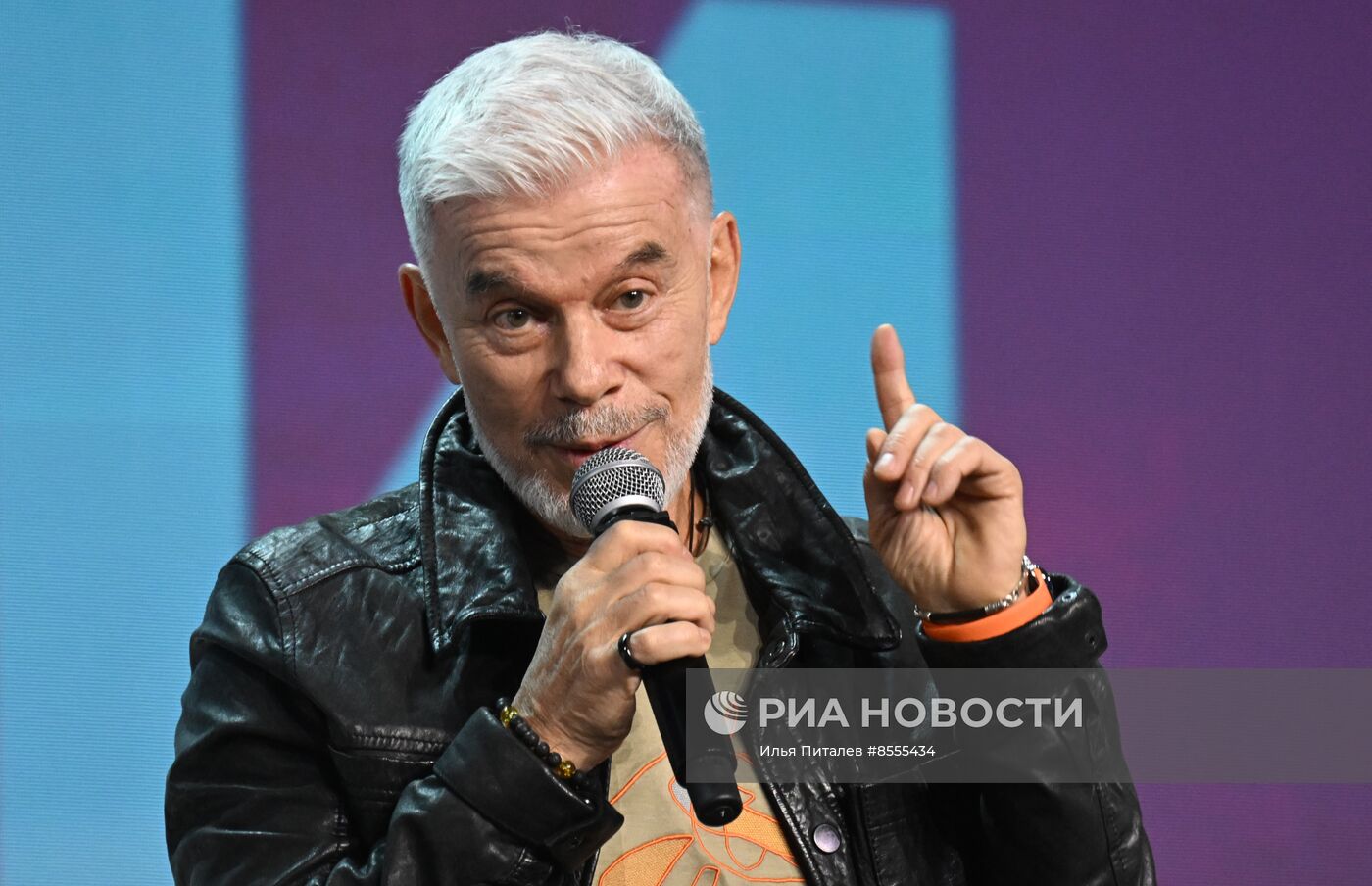 Выставка "Россия". Творческая встреча с Олегом Газмановым. Концерт "Родники"