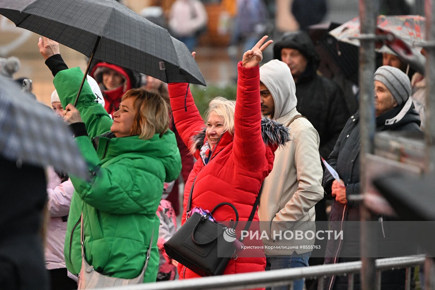 Выставка "Россия". Ансамбль песни и пляски "Красная звезда" и Юрий Кононов исполняют песню "Русский танк Алеша"