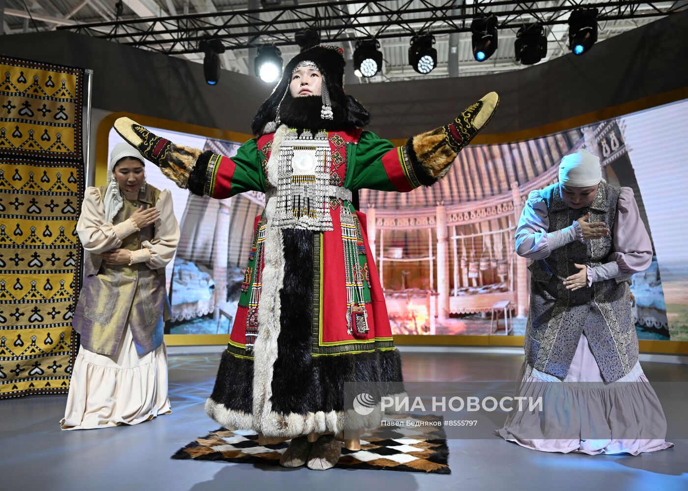 Выставка "Россия". Свадебная церемония с элементами национальных якутских традиций