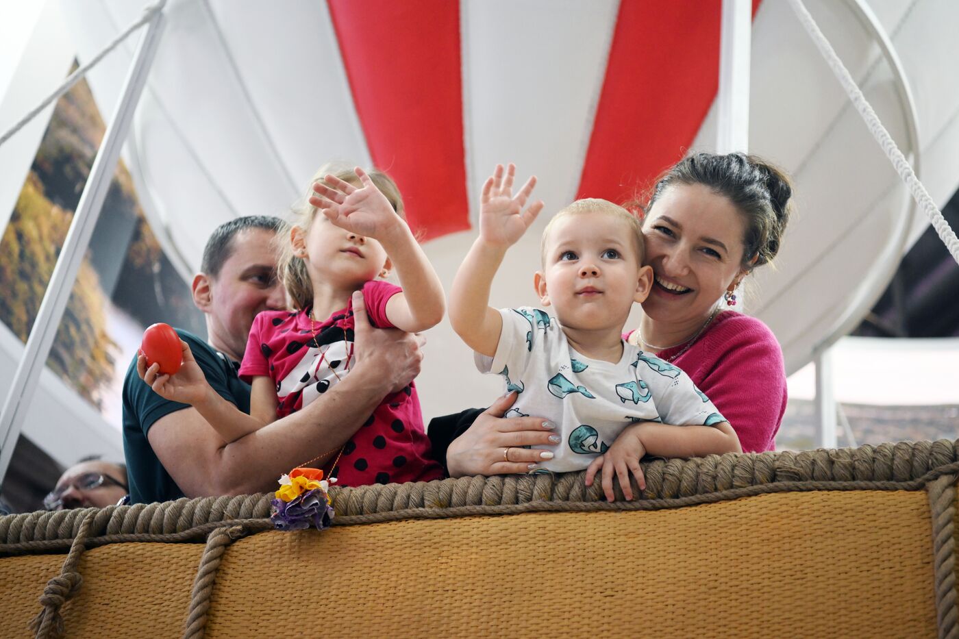 Работа выставки "Россия"