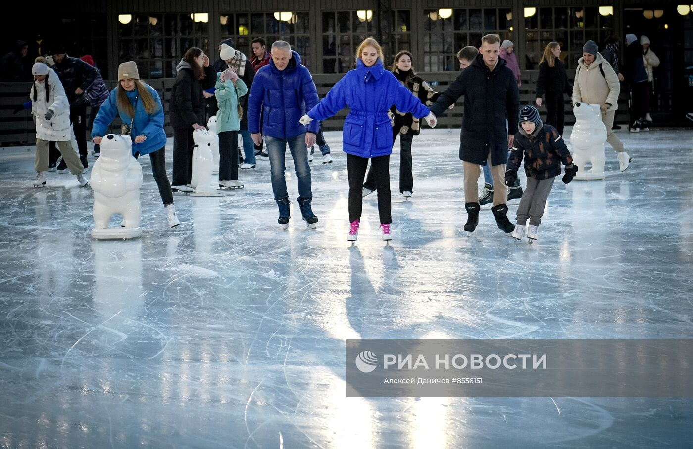 Каток открылся на острове Новая Голландия в Санкт-Петербурге