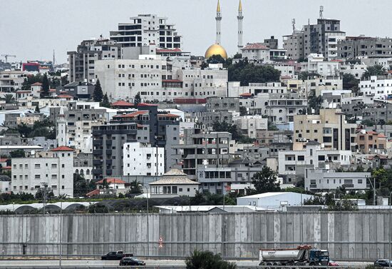 Виды города Калькилия на Западном берегу реки Иордан