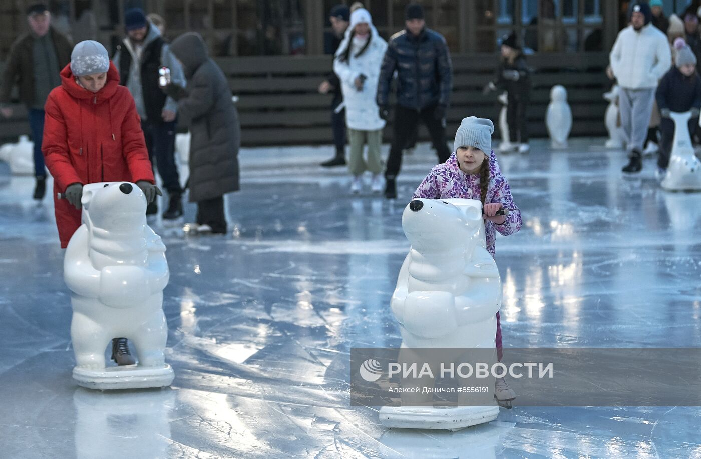 Каток открылся на острове Новая Голландия в Санкт-Петербурге