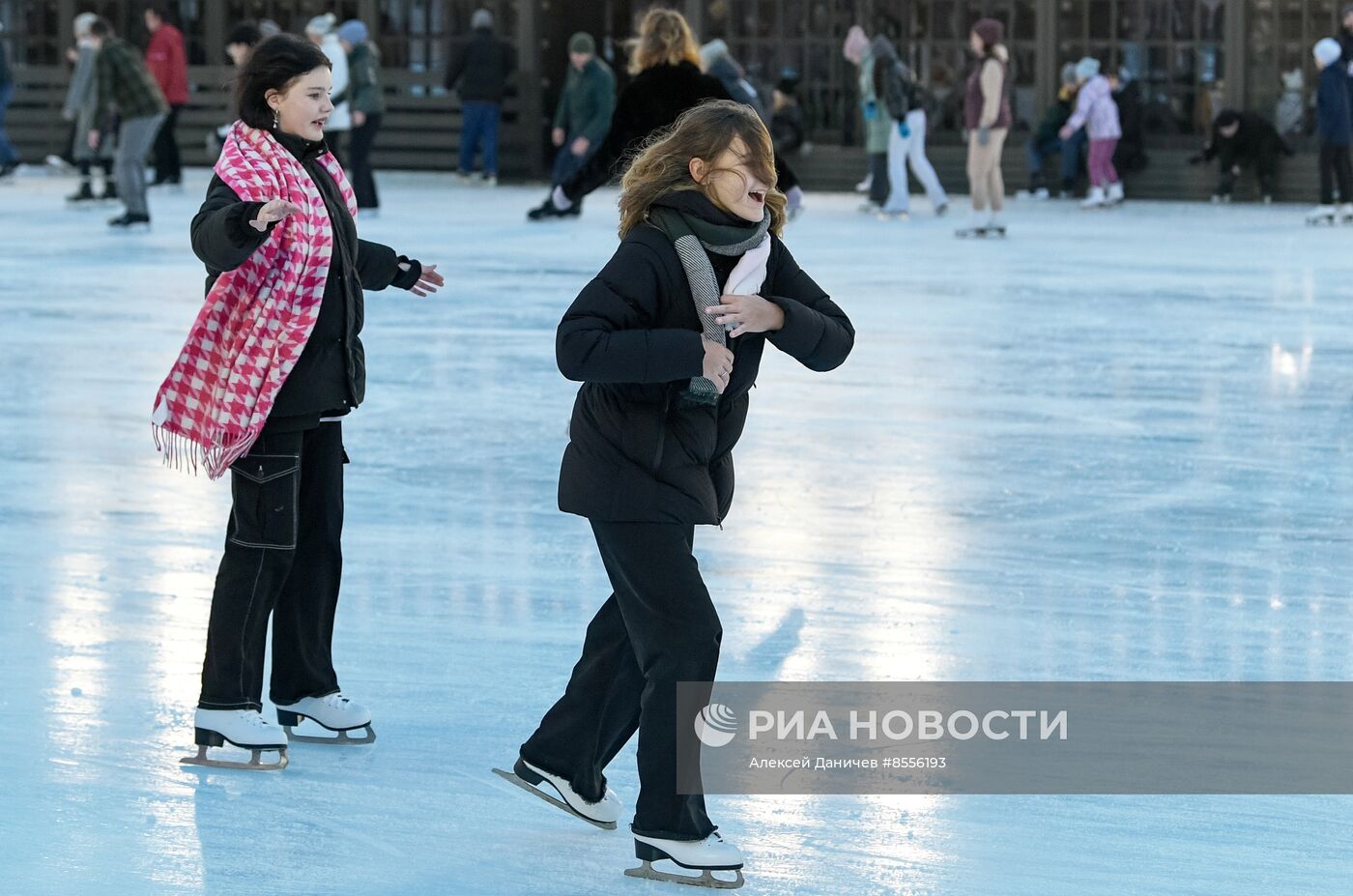 Каток открылся на острове Новая Голландия в Санкт-Петербурге