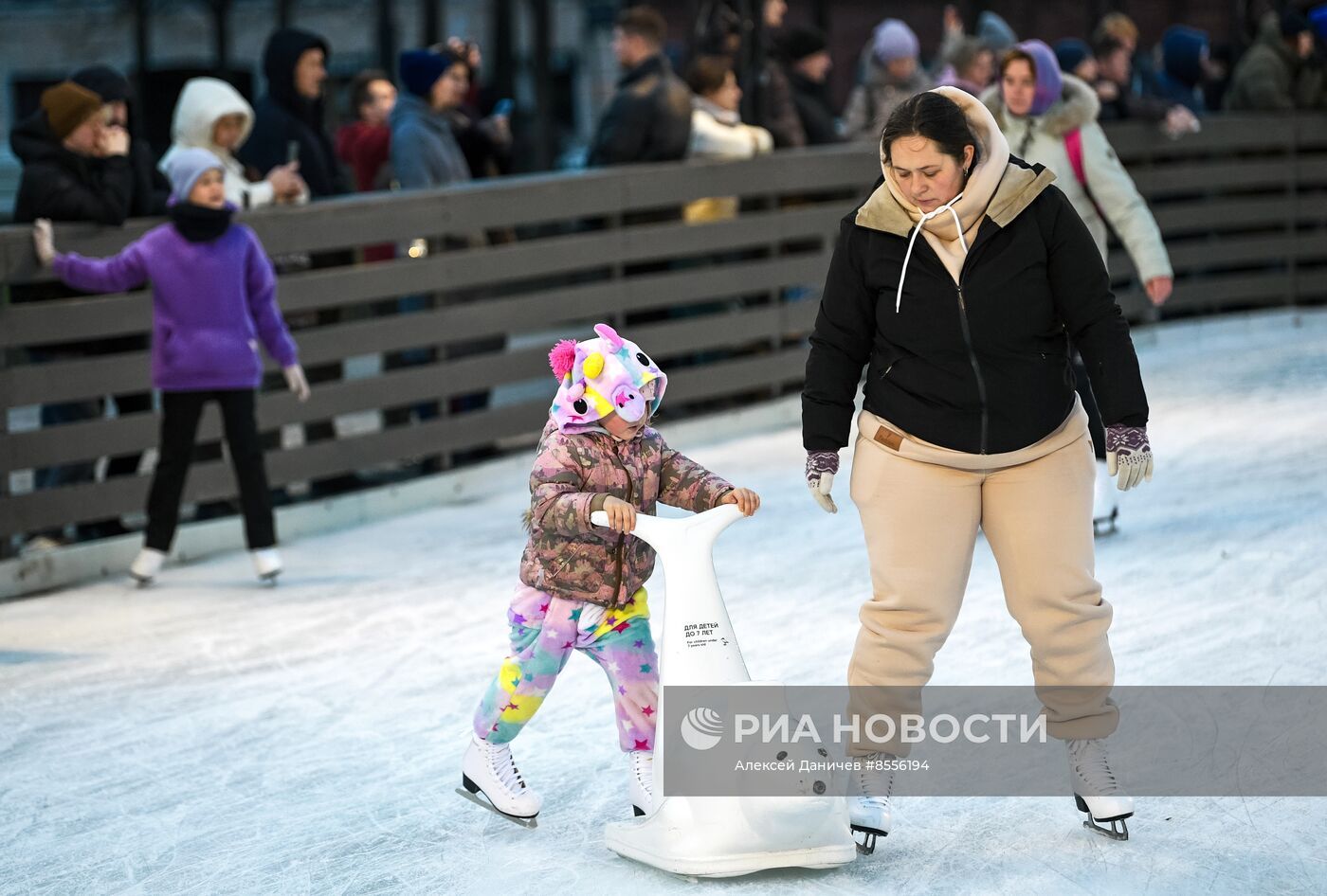 Каток открылся на острове Новая Голландия в Санкт-Петербурге