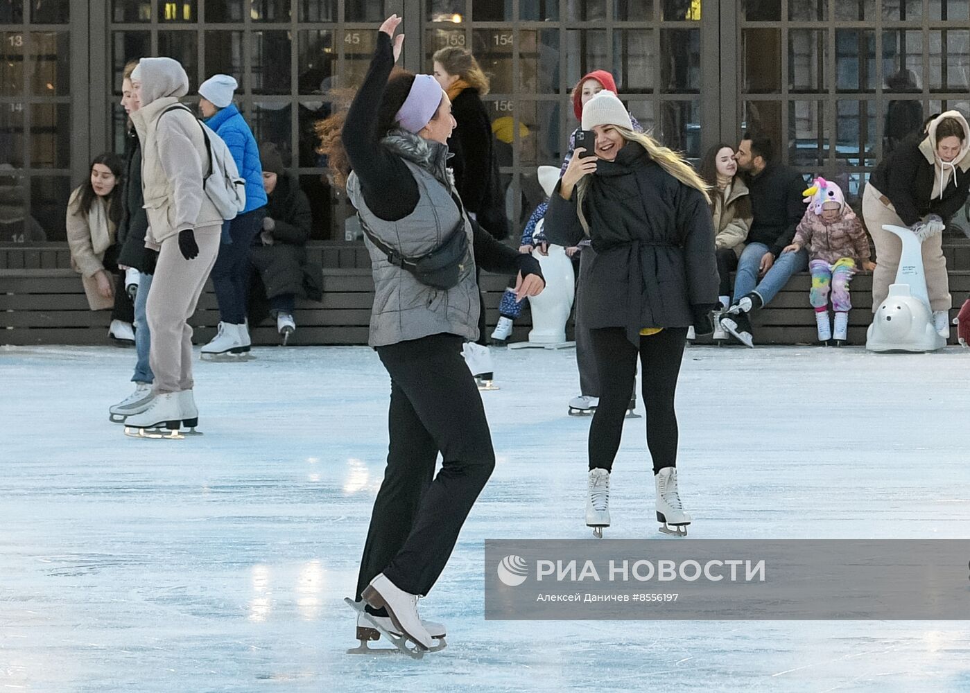 Каток открылся на острове Новая Голландия в Санкт-Петербурге