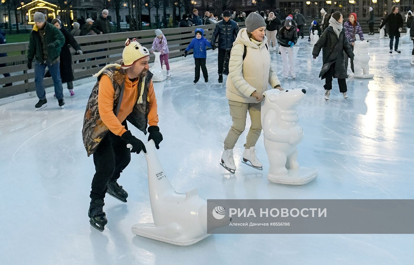 Каток открылся на острове Новая Голландия в Санкт-Петербурге