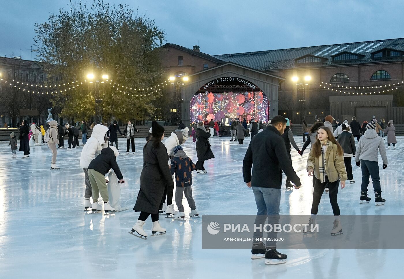 Каток открылся на острове Новая Голландия в Санкт-Петербурге