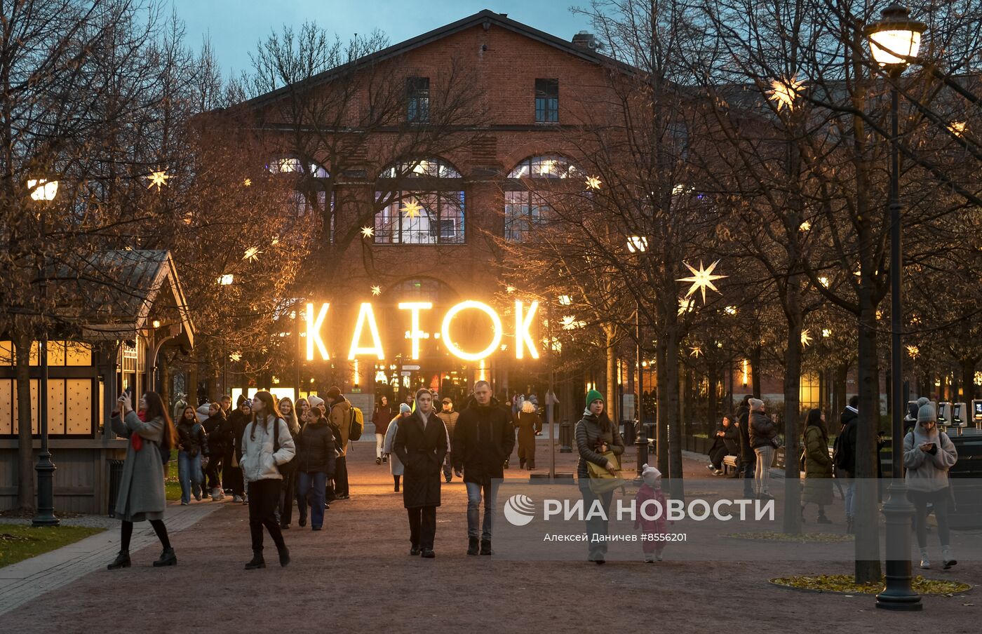 Каток открылся на острове Новая Голландия в Санкт-Петербурге