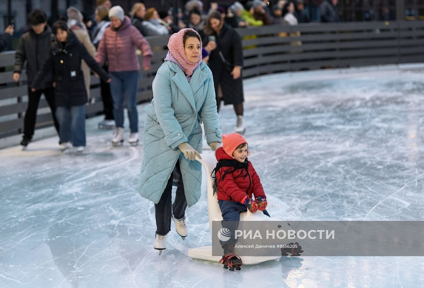 Каток открылся на острове Новая Голландия в Санкт-Петербурге