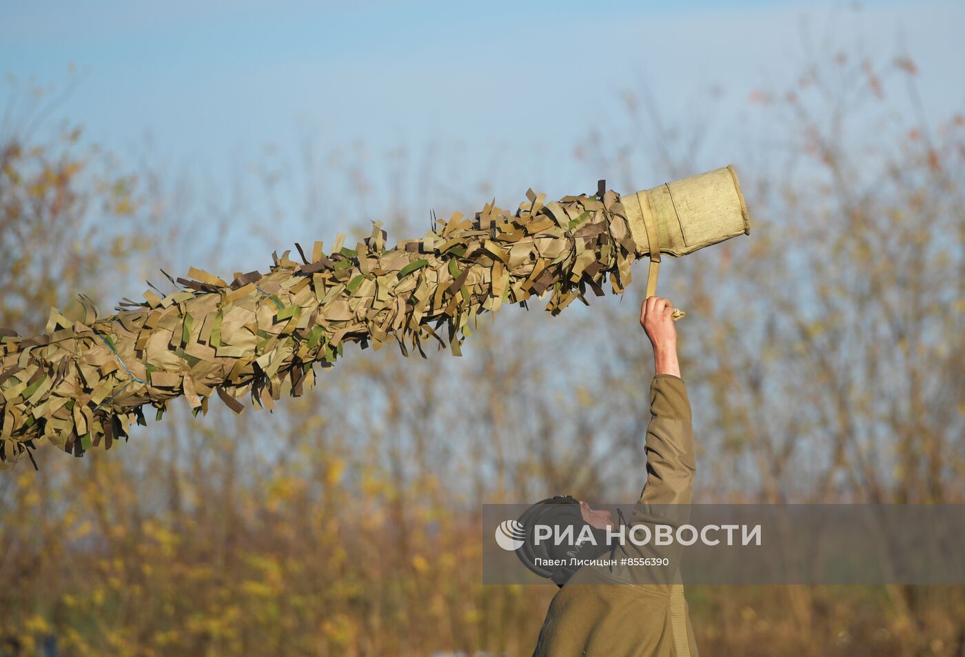 Боевая стрельба экипажей модернизированного танка Т-62 на полигоне в Запорожской области 