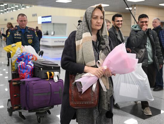 Прилет эвакуированных граждан РФ из сектора Газа в Москву