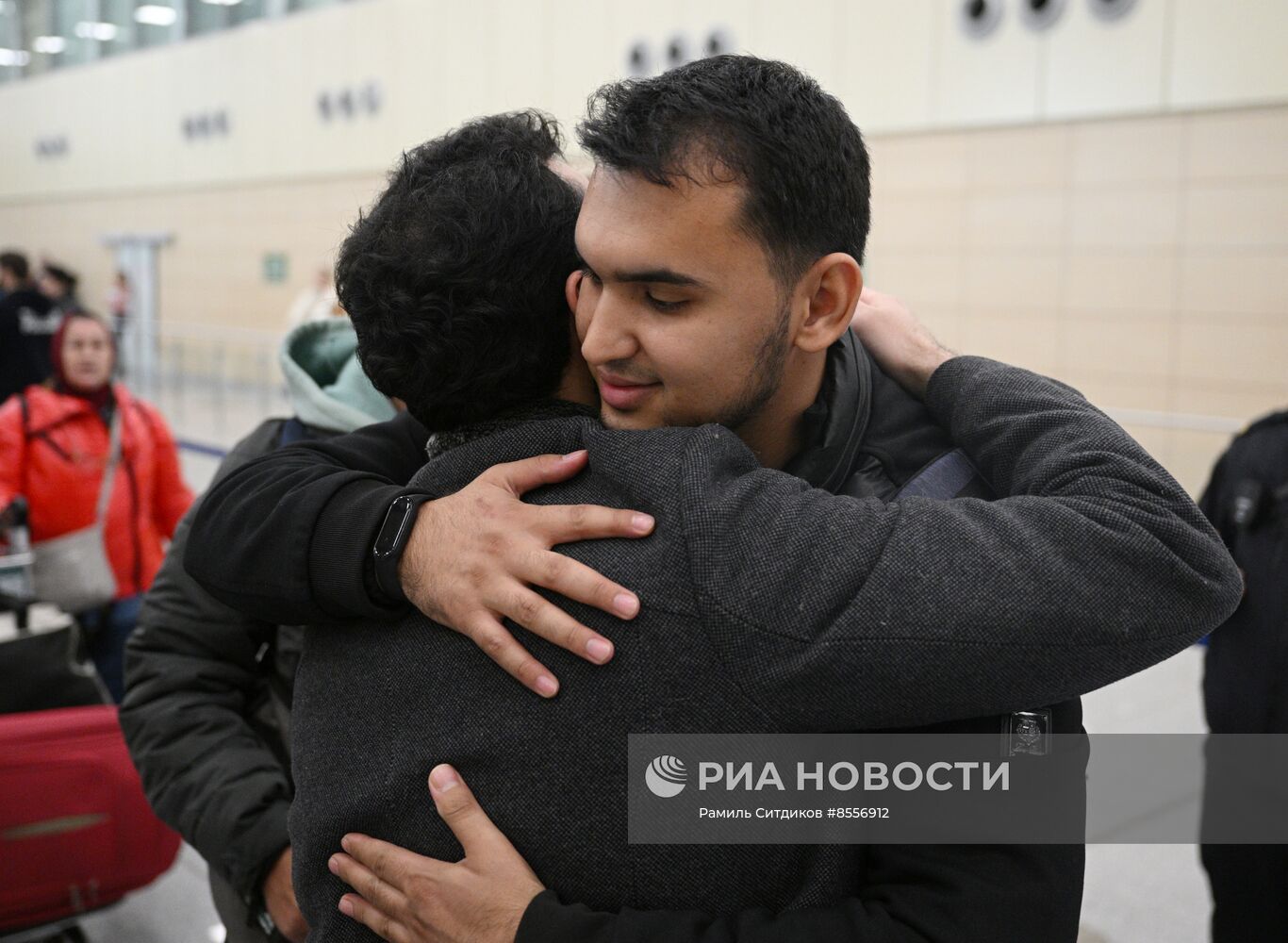 Прилет эвакуированных граждан РФ из сектора Газа в Москву