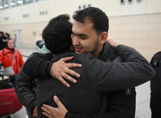 Прилет эвакуированных граждан РФ из сектора Газа в Москву