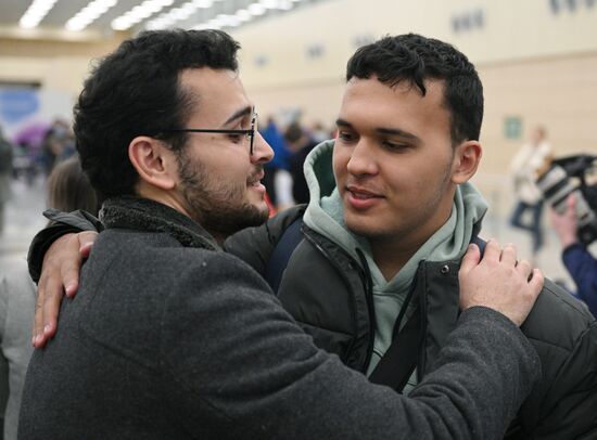 Прилет эвакуированных граждан РФ из сектора Газа в Москву