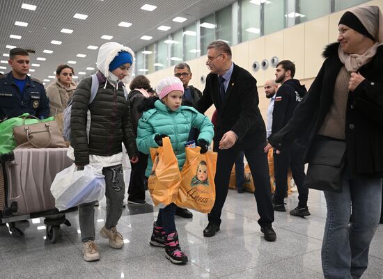 Прилет эвакуированных граждан РФ из сектора Газа в Москву