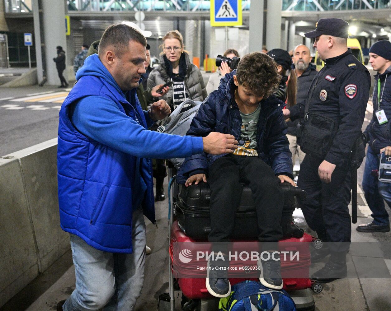 Прилет эвакуированных граждан РФ из сектора Газа в Москву