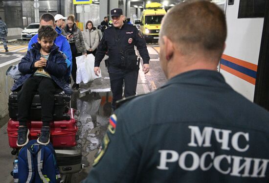 Прилет эвакуированных граждан РФ из сектора Газа в Москву