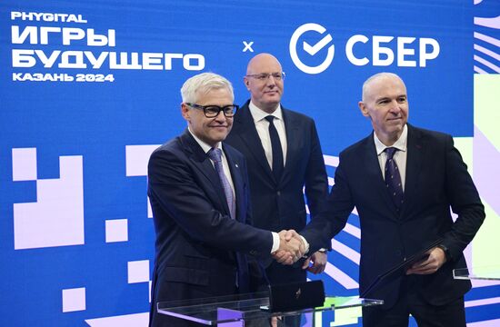 Выставка "Россия". Церемония празднования 100 дней до начала "Игр Будущего" и старт автопробега "Игры Будущего. Путь трофея"